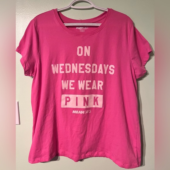 Mean Girls On Wednesdays We Wear Pink Graphic Print T-Shirt. XL. NWOT. - Picture 1 of 9